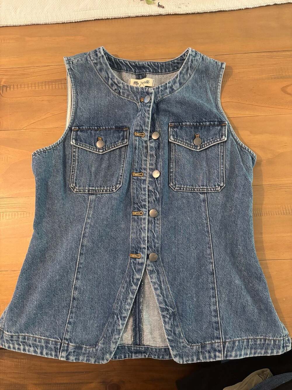 NEW Madewell Sleeveless Blue Jean Top Women's Size 10 Medium. Worn once, recomme